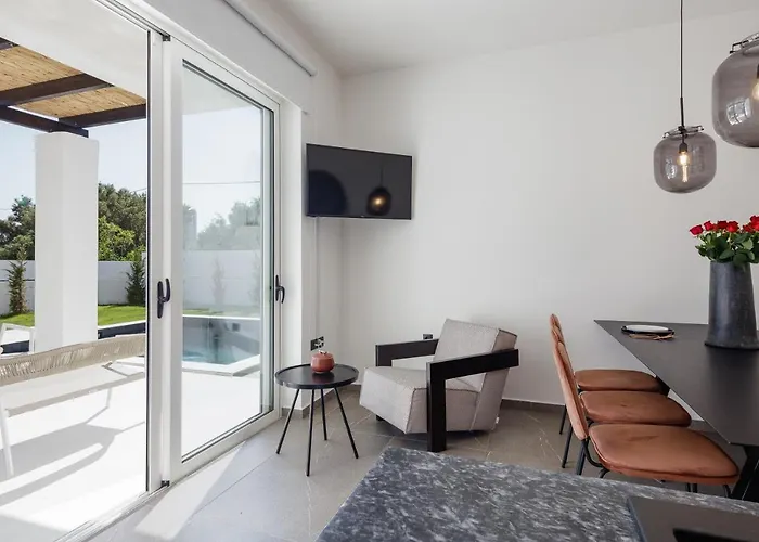 Villa Family Casa Filo Rosso With Private Pool , 200m To The Rétino